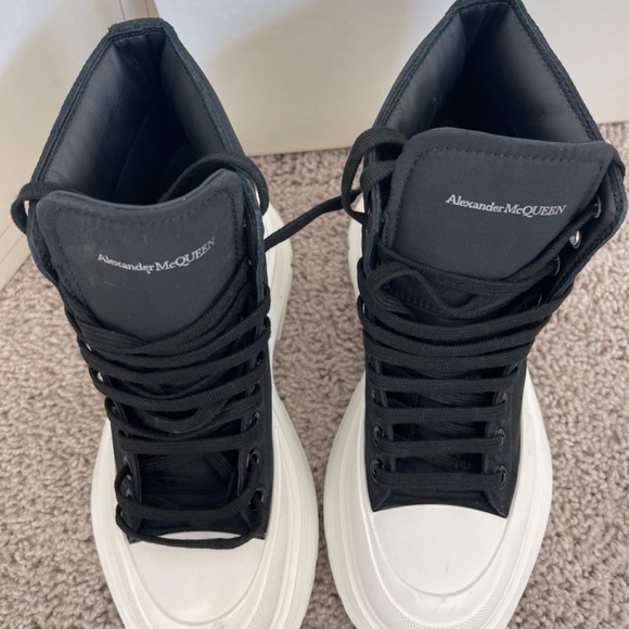 Alexander McQueen puffer lace up boot - Picture 3 of 5